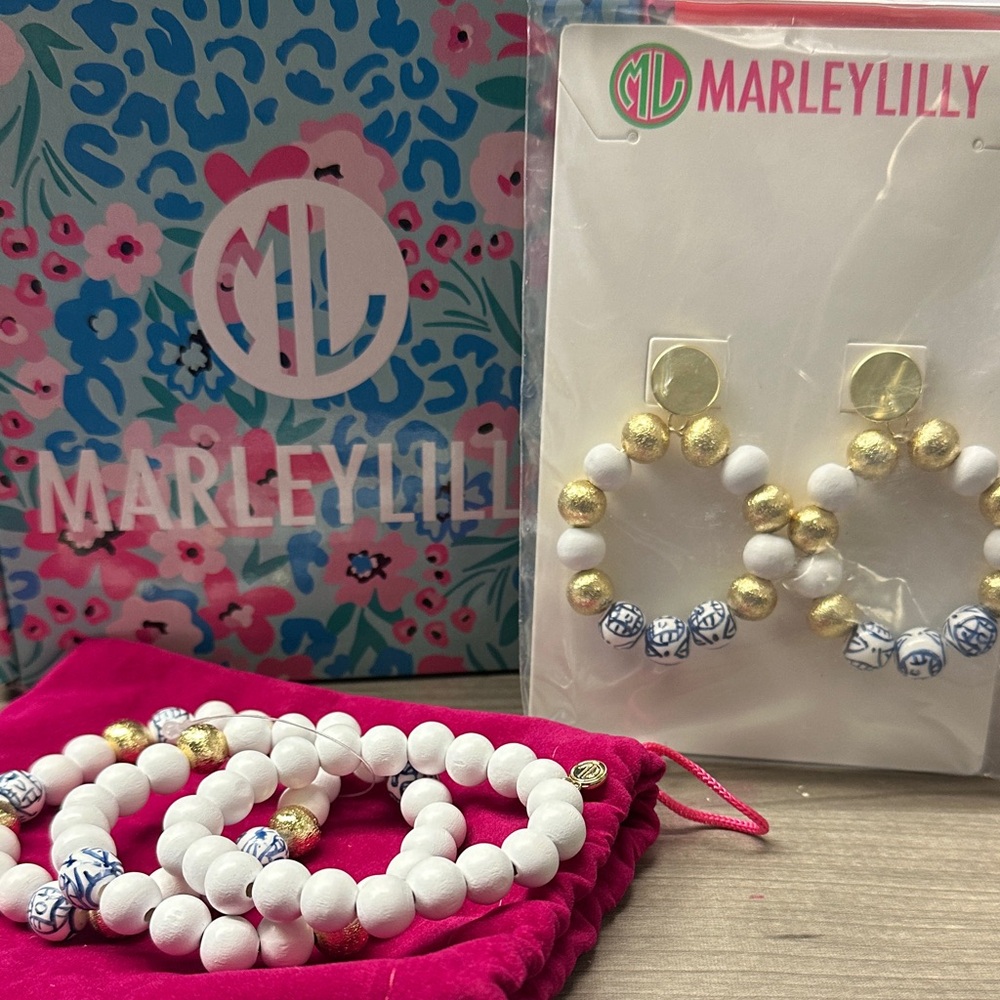 ❣️5/$25❣️Marleylilly Gold and White Beaded bracelet & earrings in gift able box